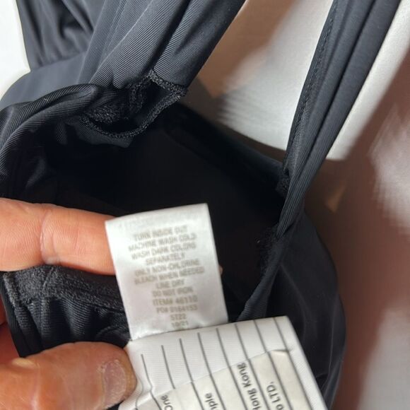 Garnett Hill Ruched Front Crossover One Piece Bathing Suit. Size 4. - Picture 10 of 12